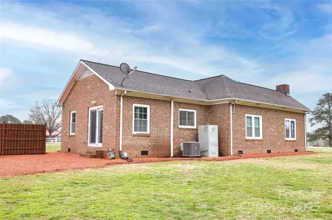 2005 Douglas Rd, Lancaster, SC 29720 photo 4