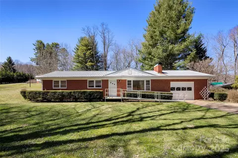 1120 Oakdale Rd, Waynesville, NC 28786