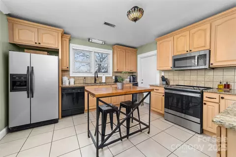 308 W First St, Lowell, NC 28098 photo 15