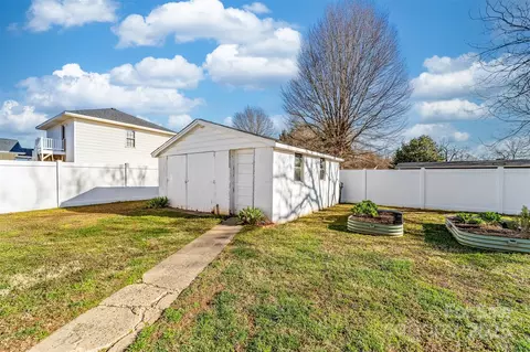 308 W First St, Lowell, NC 28098 photo 5