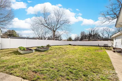 308 W First St, Lowell, NC 28098 photo 4