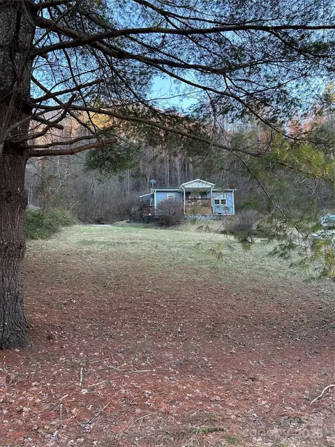 70 Rovingwood Dr, Waynesville, NC 28786