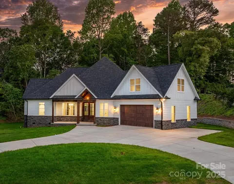 3732 Whitney Ne Dr NE, Hickory, NC 28601