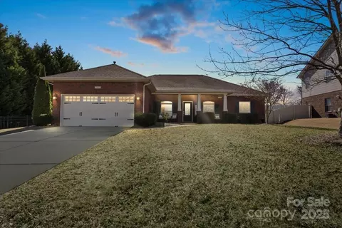 112 Jobe Dr, Statesville, NC 28677