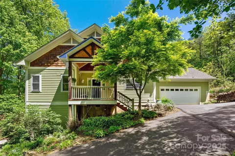 27 Hunting Lodge Dr, Black Mountain, NC 28711