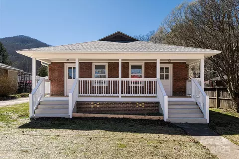 112 Powell St, Swannanoa, NC 28778