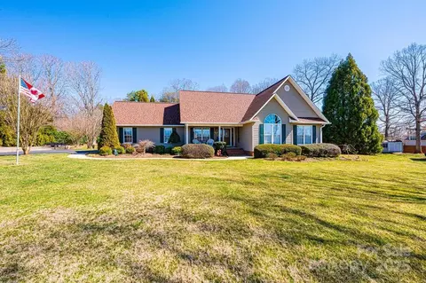 1636 Samaria Ln, Conover, NC 28613 photo 3