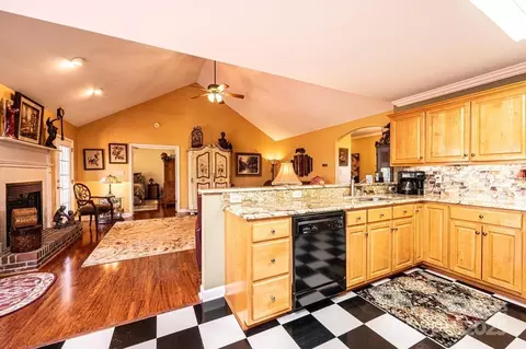 1636 Samaria Ln, Conover, NC 28613 photo 17