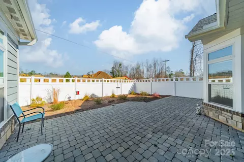 1005 Headwaters Ct, Matthews, NC 28104 photo 10