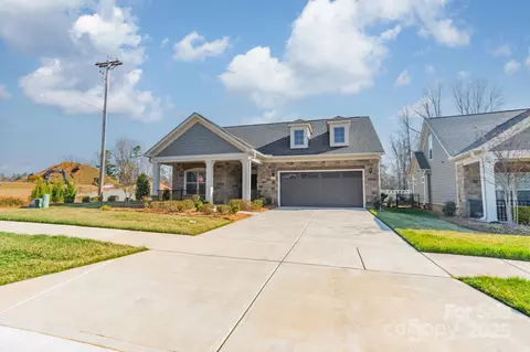 1005 Headwaters Ct, Matthews, NC 28104 photo 3