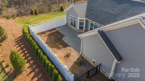 1005 Headwaters Ct, Matthews, NC 28104 photo 4