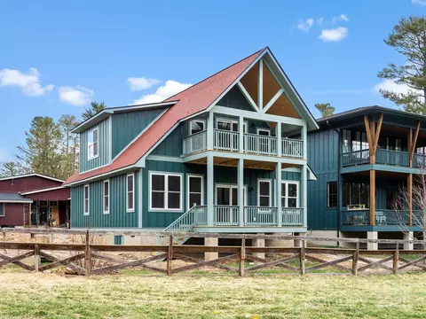 111 Waterlily Dr, Flat Rock, NC 28731