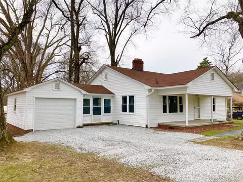 211 W 1st St, Landis, NC 28088