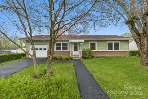 718 White Sparrow Dr, Hendersonville, NC 28792