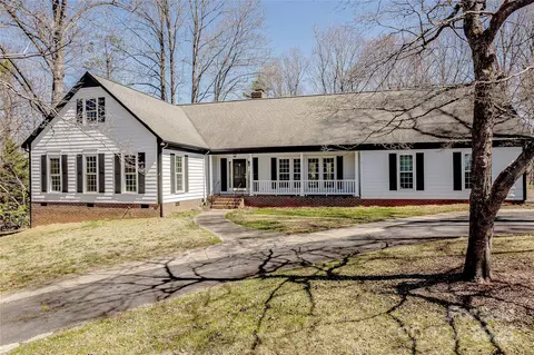 10101 Woodview Cir, Charlotte, NC 28277
