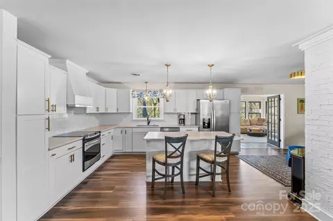 2052 10th Street Nw Pl NW, Hickory, NC 28601