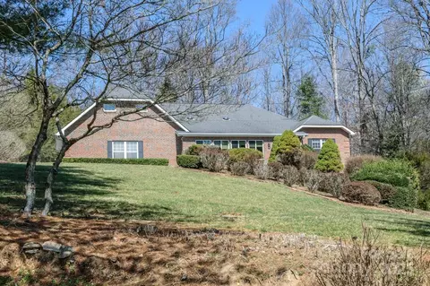 108 Sky View Ln, Hendersonville, NC 28739