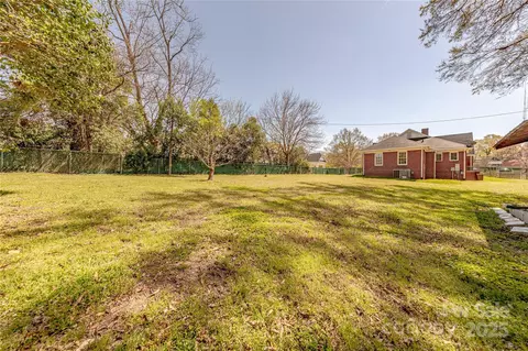 Exterior - 410 E Arch St, Lancaster, SC 29720 photo 4 of 6