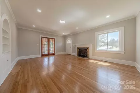 Living - 410 E Arch St, Lancaster, SC 29720 photo 4 of 7