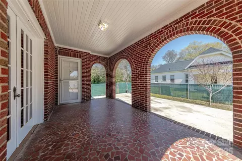Exterior - 410 E Arch St, Lancaster, SC 29720 photo 2 of 6