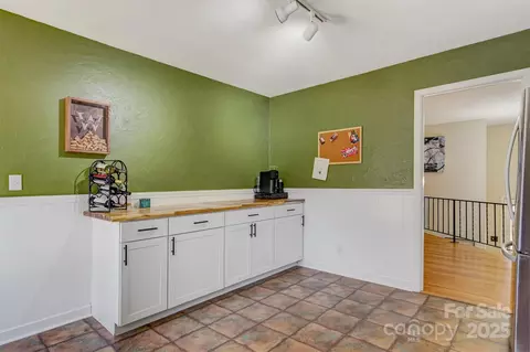 Kitchen - 5230 Northview Dr, Hickory, NC 28601 photo 3 of 4
