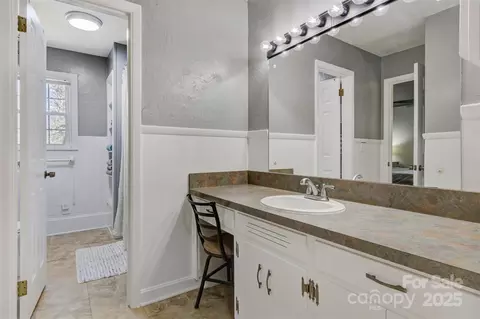 Bath - 5230 Northview Dr, Hickory, NC 28601 photo 1 of 2