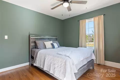 Bedroom - 5230 Northview Dr, Hickory, NC 28601 photo 5 of 7