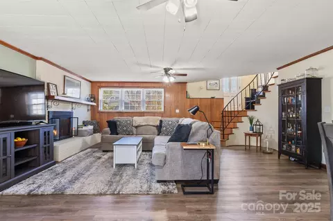 Living - 5230 Northview Dr, Hickory, NC 28601 photo 5 of 5