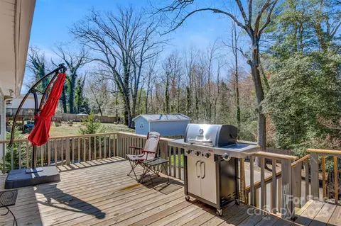 Exterior - 5230 Northview Dr, Hickory, NC 28601 photo 6 of 12