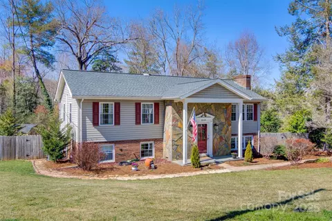 5230 Northview Dr, Hickory, NC 28601