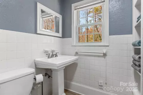 Bath - 5230 Northview Dr, Hickory, NC 28601 photo 2 of 2
