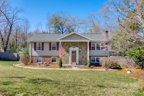 Exterior - 5230 Northview Dr, Hickory, NC 28601 photo 3 of 12