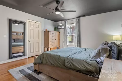 Bedroom - 5230 Northview Dr, Hickory, NC 28601 photo 2 of 7