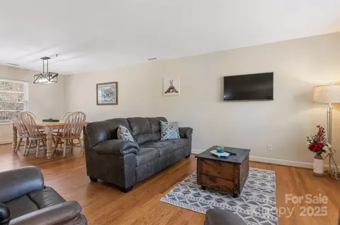 Living - 5230 Northview Dr, Hickory, NC 28601 photo 4 of 5