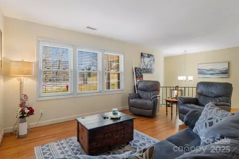 Living - 5230 Northview Dr, Hickory, NC 28601 photo 2 of 5