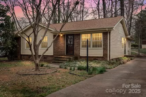 515 Culloden Ct, Charlotte, NC 28214