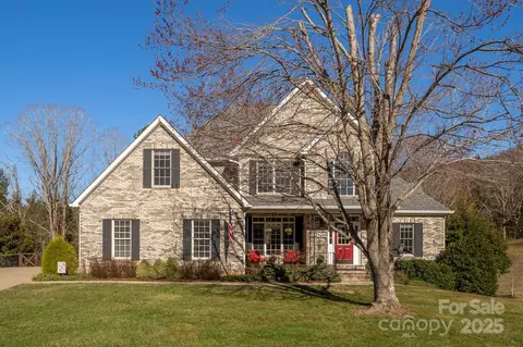 228 Forest Knoll Ct, Weaverville, NC 28787
