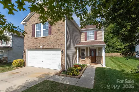6808 Wandering Creek Dr, Charlotte, NC 28216