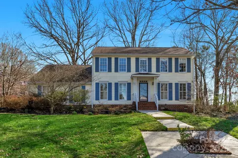 2301 Lynbridge Dr, Charlotte, NC 28270