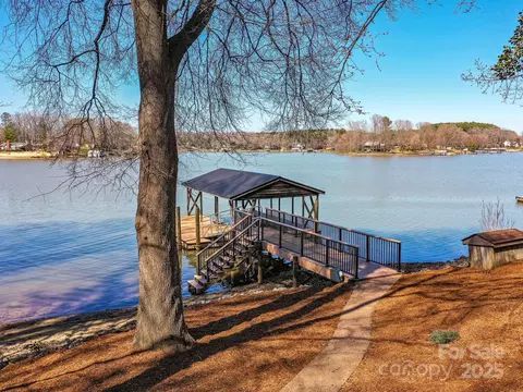 4046 Rhynland Dr, Sherrills Ford, NC 28673