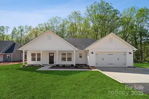 902 Westminster Dr, Statesville, NC 28677