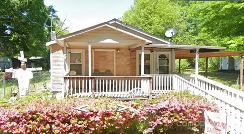 318 Queens Ct, Gastonia, NC 28052