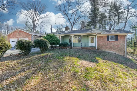 21 W Oak Hill Ln, Hendersonville, NC 28739