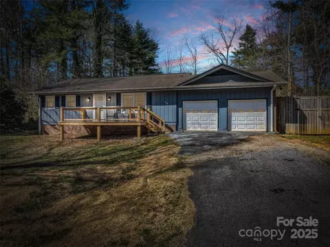 32 S Greenwood Forest Dr, Etowah, NC 28729