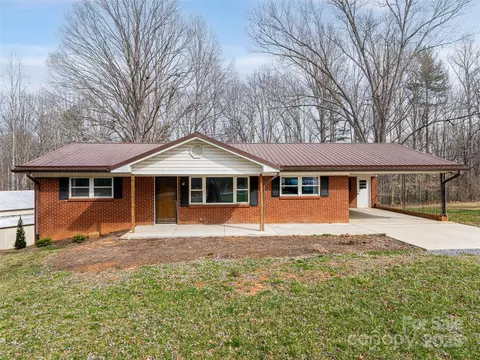 4304 St Pauls Church Rd, Morganton, NC 28655