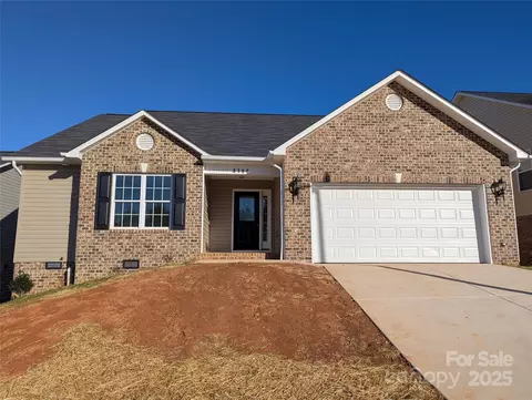 4166 Saltwood Dr, Hickory, NC 28602