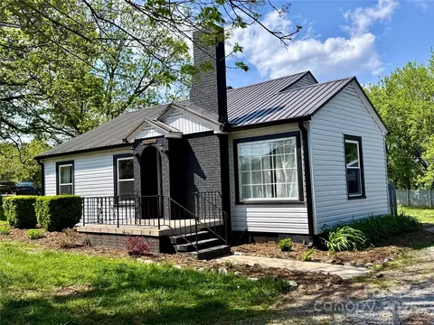 304 Mountain View St, Morganton, NC 28655