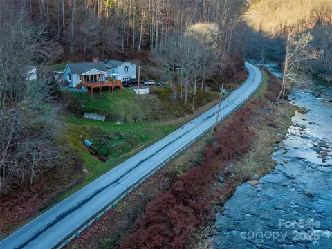 12982 Us Hwy 19w, Burnsville, NC 28714
