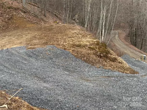 000 Spruce Flats Rd, Maggie Valley, NC 28751