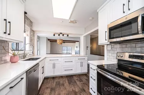 Kitchen - 5194 Corbin Ln, Hickory, NC 28601 photo 2 of 2
